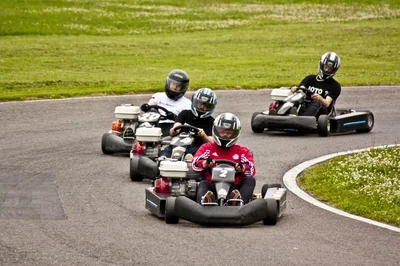 Karting : découvrez les règles de sécurité indispensables en 2026